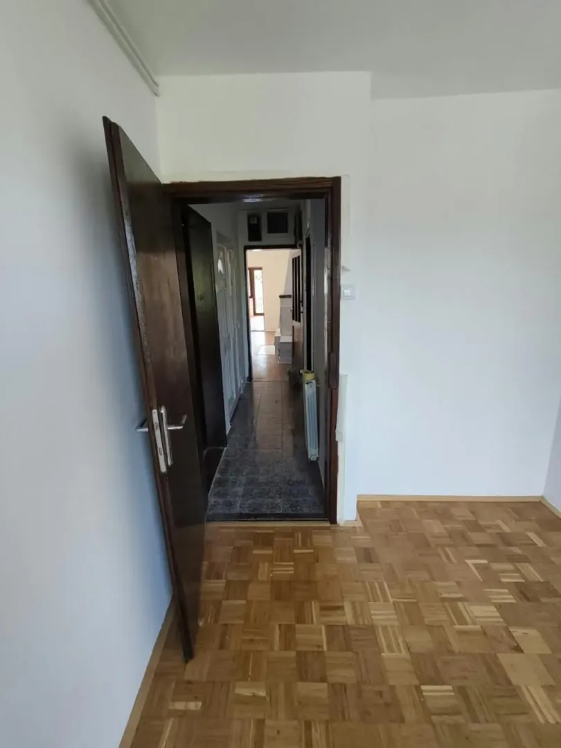 Izdavanje, četvorosoban stan, 80m², Čukarica, Beograd