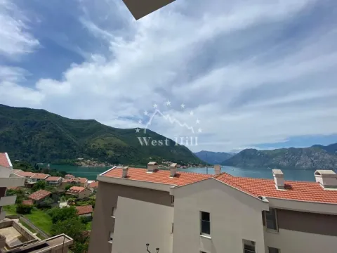 Prodaja, dvosoban stan, 62m², Dobrota, Kotor