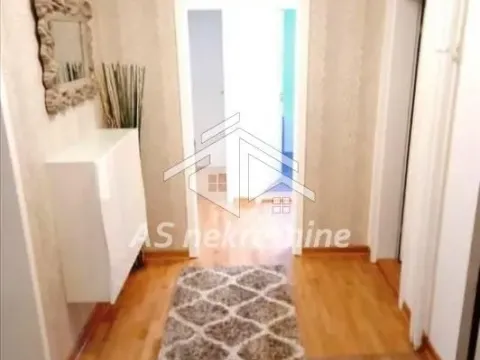 Izdavanje, trosoban stan, 85m², Vračar Sve Podlokacije, Beograd - image 9