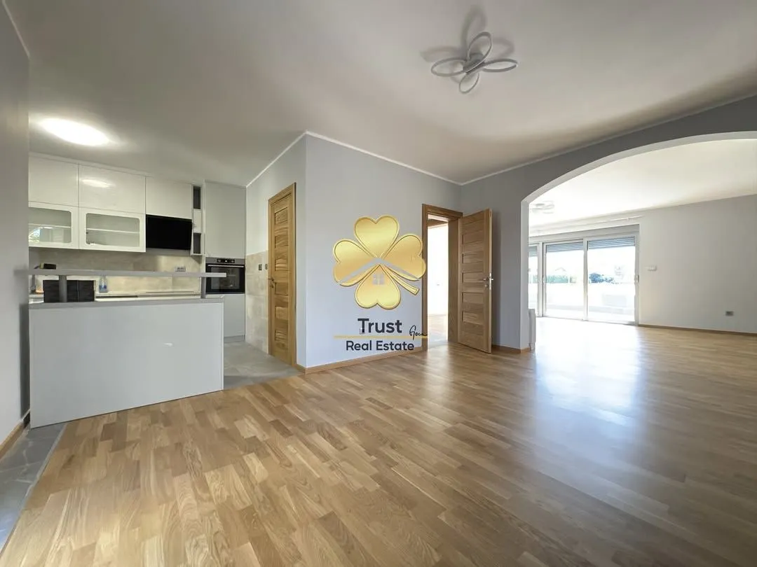 Prodaja, kuća, 320m², Zlatica, Podgorica
