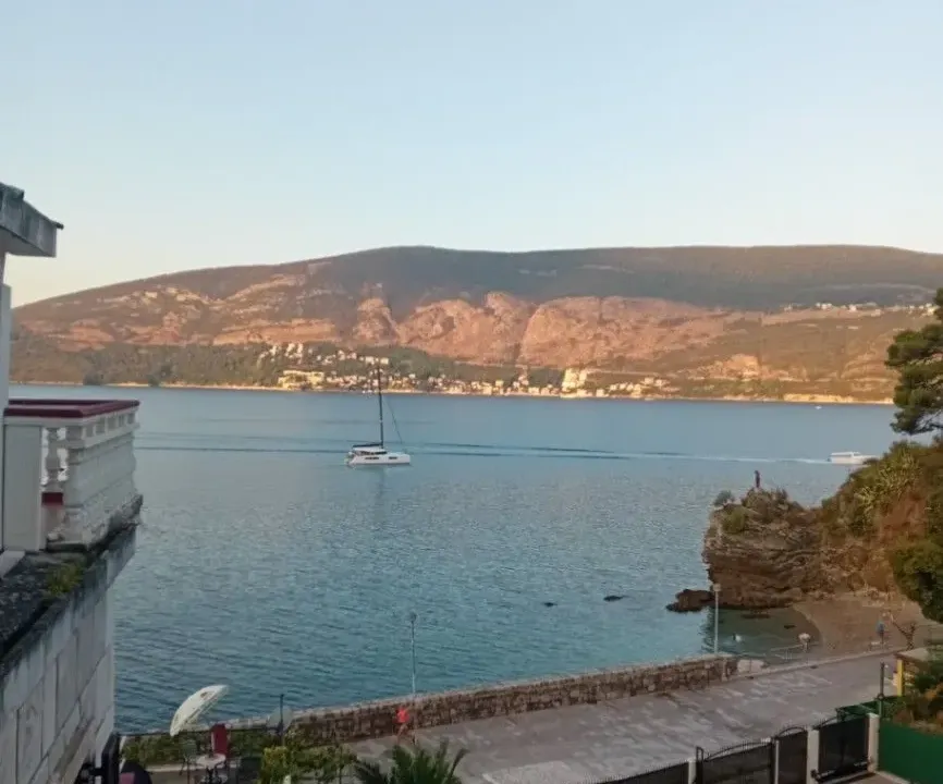 Rent, two bedroom apartment, 55m², Topla, Herceg Novi