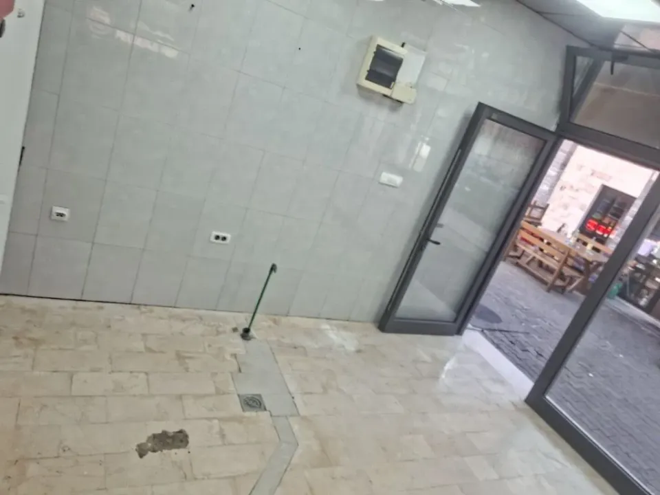 Izdavanje, poslovni prostor, 22m², Centar, Bar