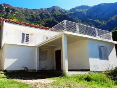 Sale, house, 217m², Risan, Kotor - image 2