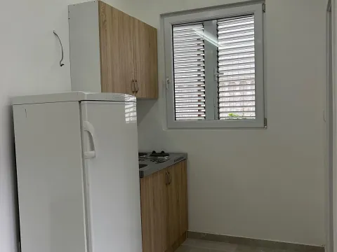 Izdavanje, poslovni prostor, 25m², Babin Do, Budva - image 6