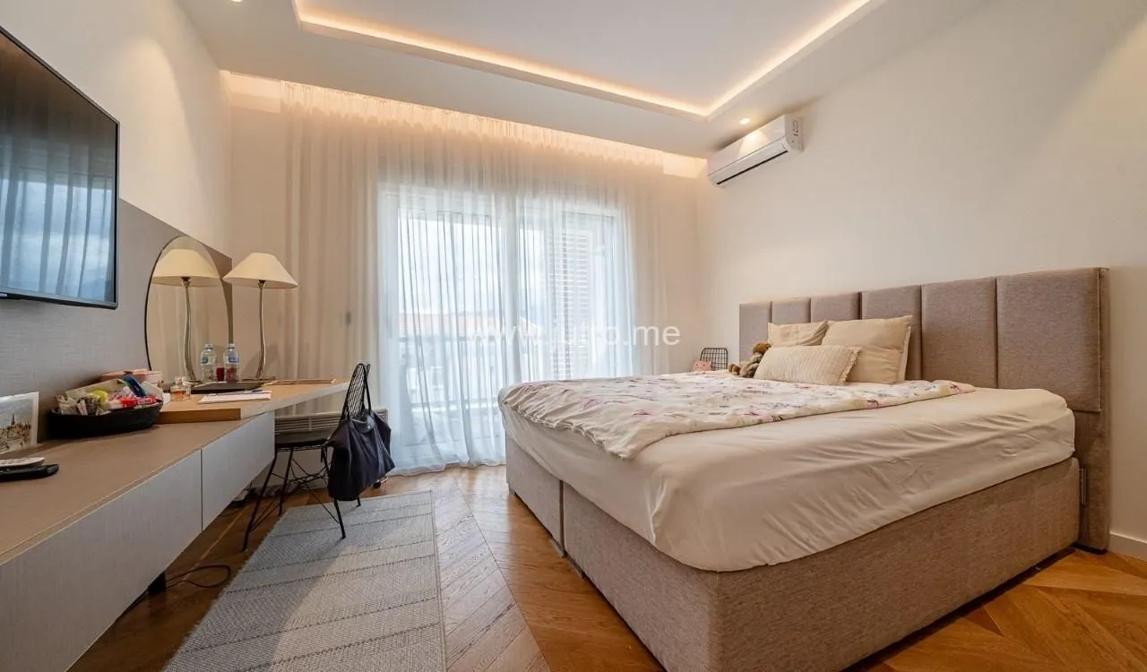 Prodaja, dvosoban stan, 122m², Centar, Tivat
