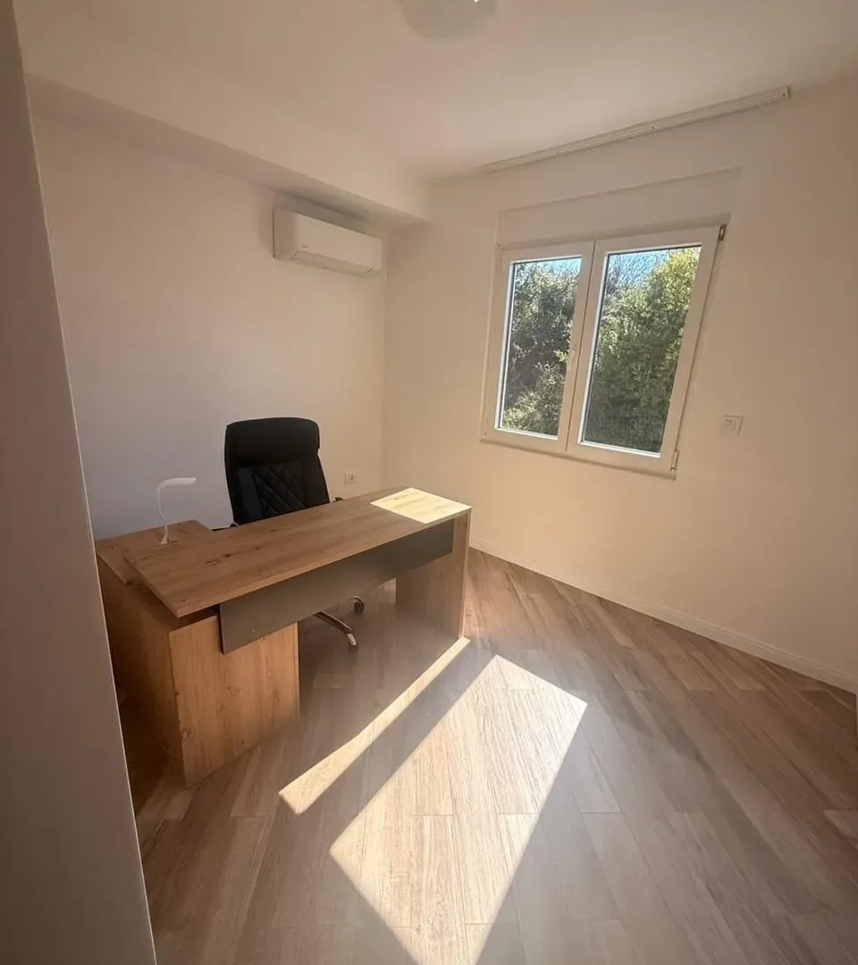 Izdavanje, dvosoban stan, 60m², Mažina, Tivat
