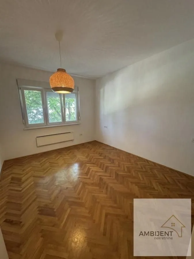 Prodaja, trosoban stan, 54m², Zemun Sve Podlokacije, Beograd