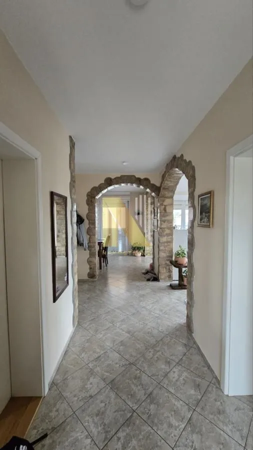 Prodaja, kuća, 151m², Rumenka, Novi Sad Sve Podlokacije