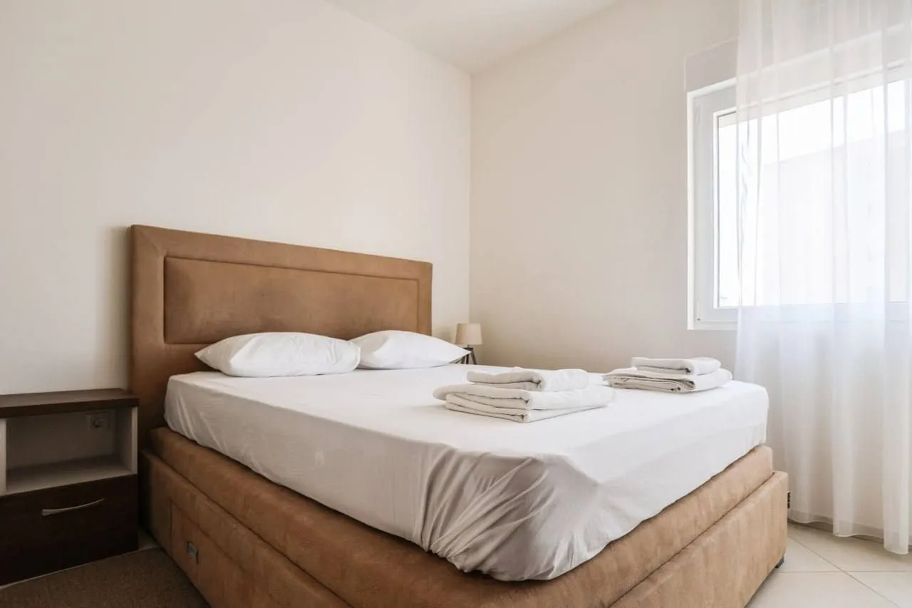 Rent, one bedroom apartment, 45m², Bečići, Budva