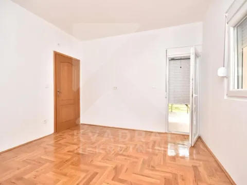 Izdavanje, kuća, 200m², Botun, Podgorica - image 7