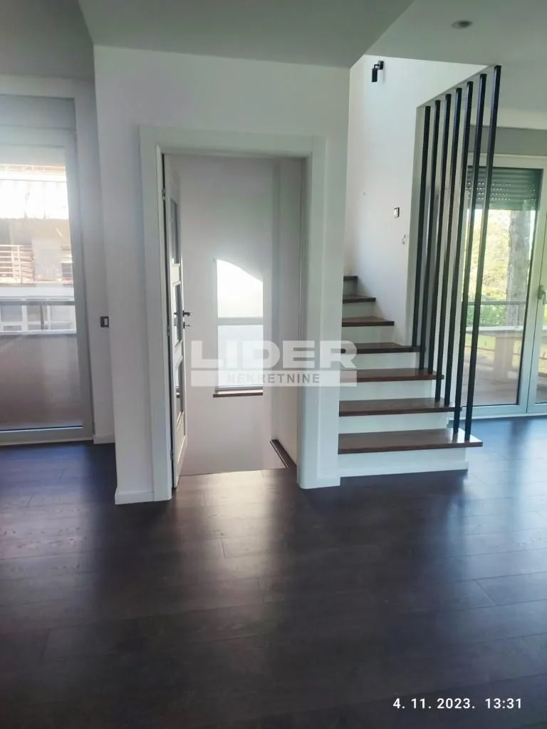Sale, house, 195m², Banovo Brdo, Beograd