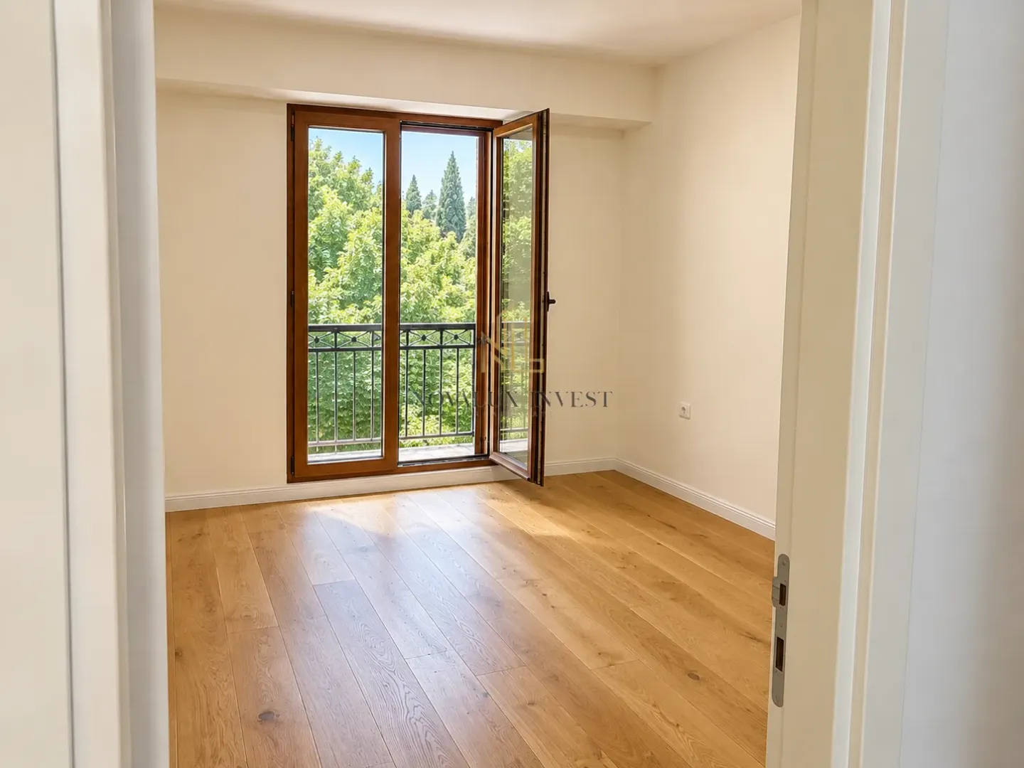 Izdavanje, trosoban stan, 100m², Centar, Podgorica