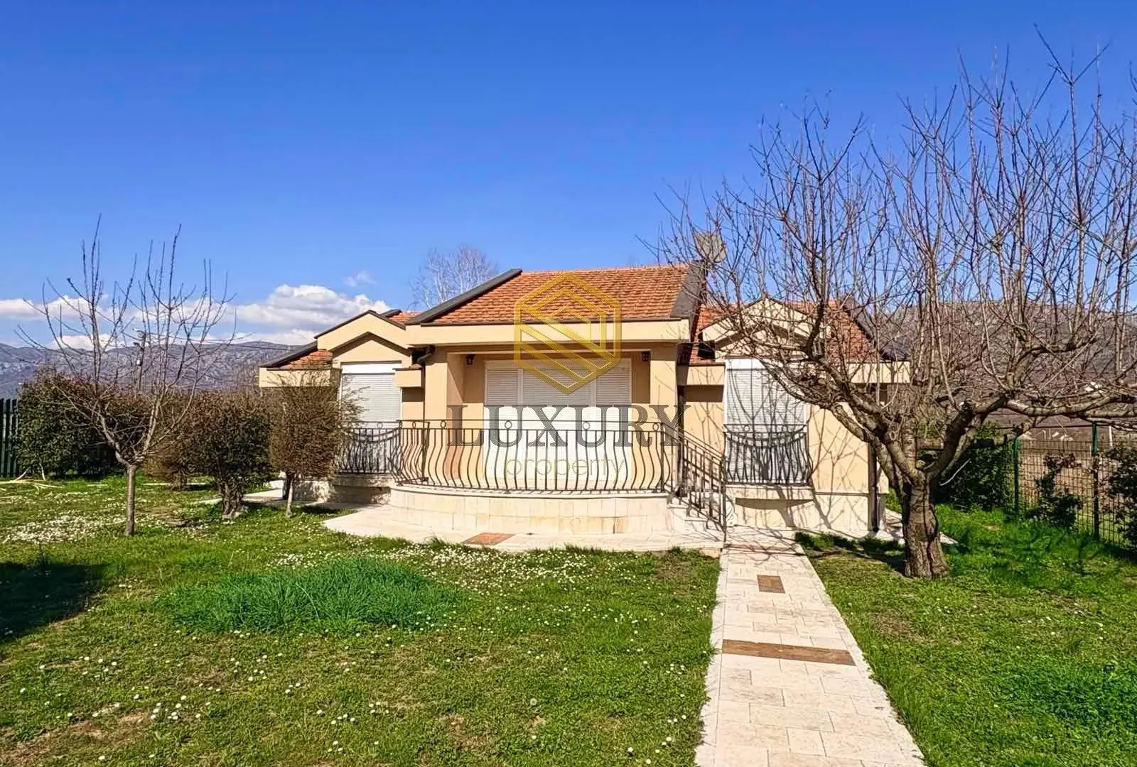 Rent, house, 160m², Rogami, Podgorica