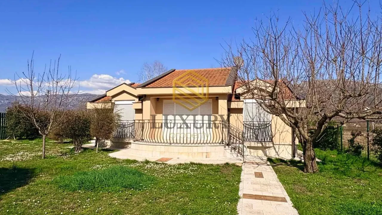 Rent, house, 160m², Rogami, Podgorica