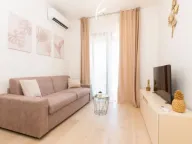 Izdavanje, jednosoban stan, 40m², Kalimanj, Tivat - image 3