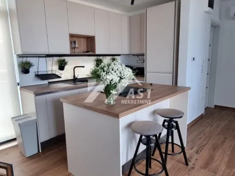 Izdavanje, trosoban stan, 105m², Alibegovac, Petrovaradin - image 2