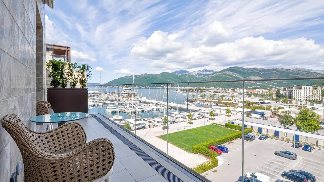 Prodaja, jednosoban stan, 69m², Tivat, Crna Gora