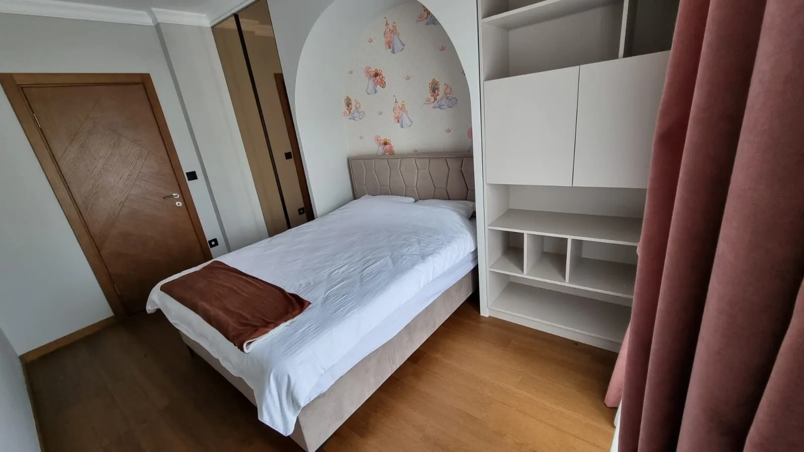 Izdavanje, dvosoban stan, 70m², Ljubović, Podgorica
