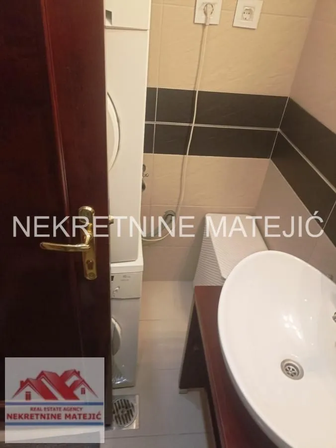 Prodaja, četvorosoban stan, 114m², Centar, Kragujevac
