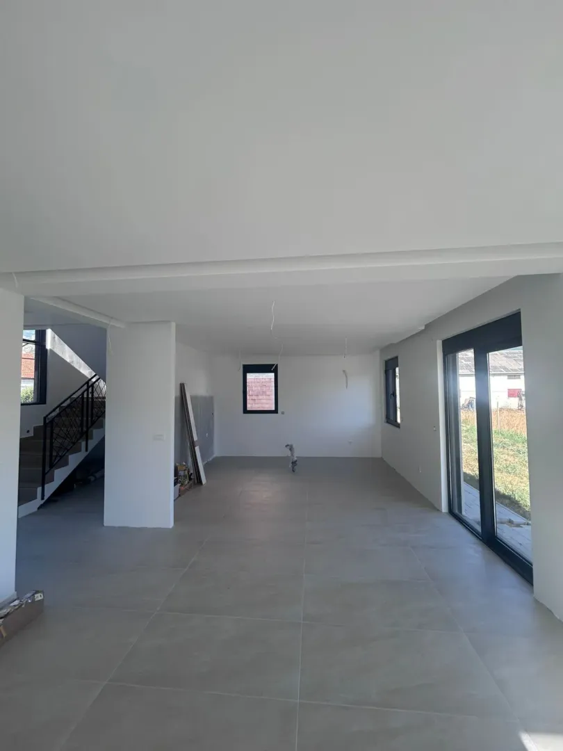 Prodaja, kuća, 225m², Polje, Bar