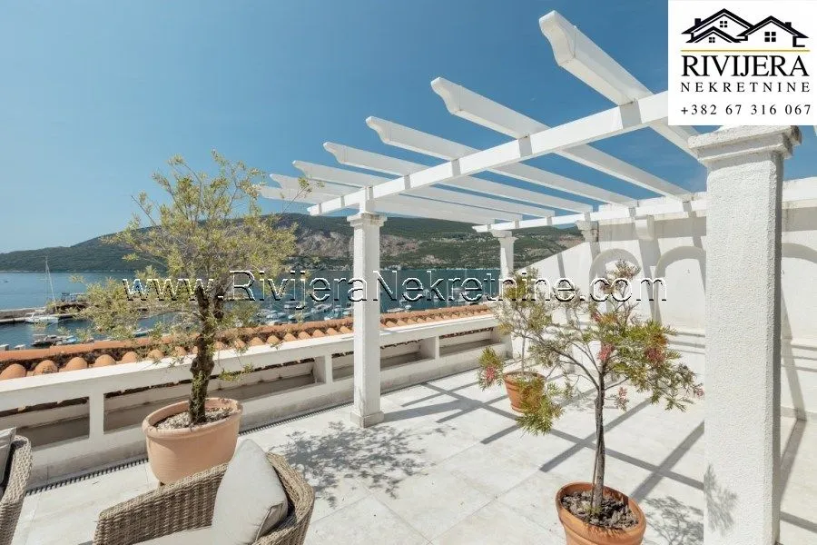 Prodaja, trosoban stan, 244m², Centar, Herceg Novi