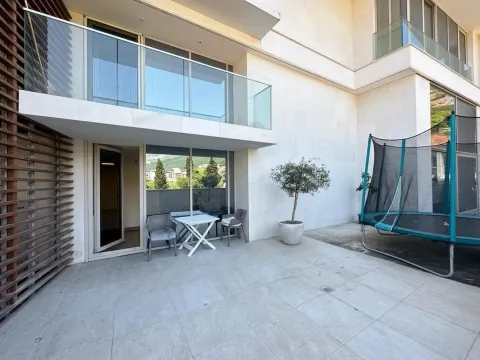 Rent, one bedroom apartment, 98m², Budva okolina, Budva - image 13