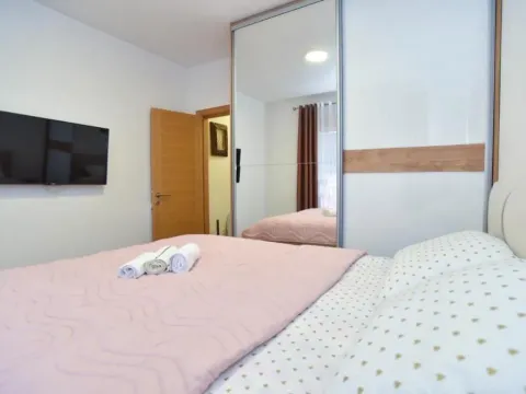 Izdavanje, jednosoban stan, 49m², Zaobilaznica, Budva - image 3