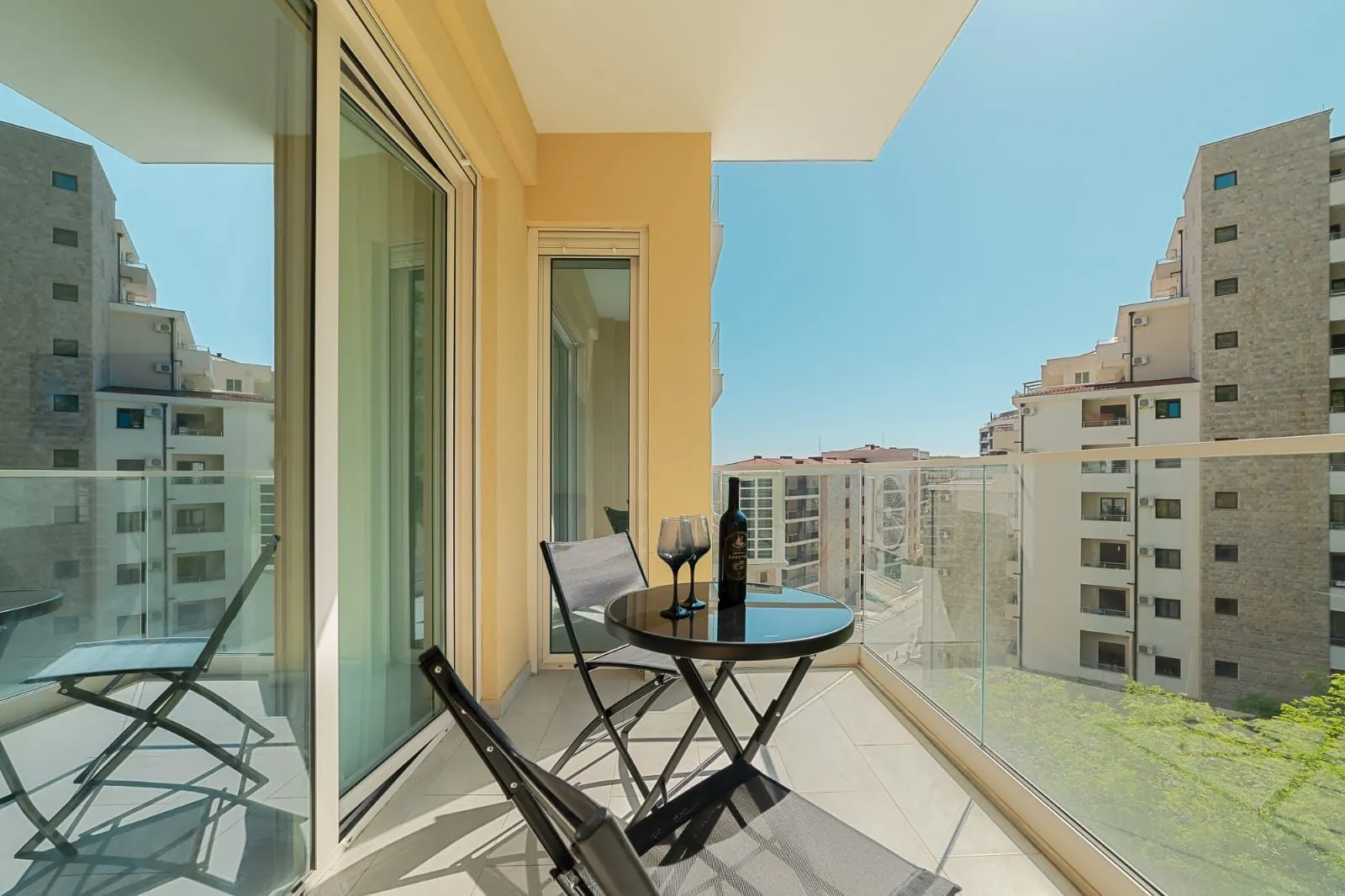 Izdavanje, jednosoban stan, 57m², Bečići, Budva