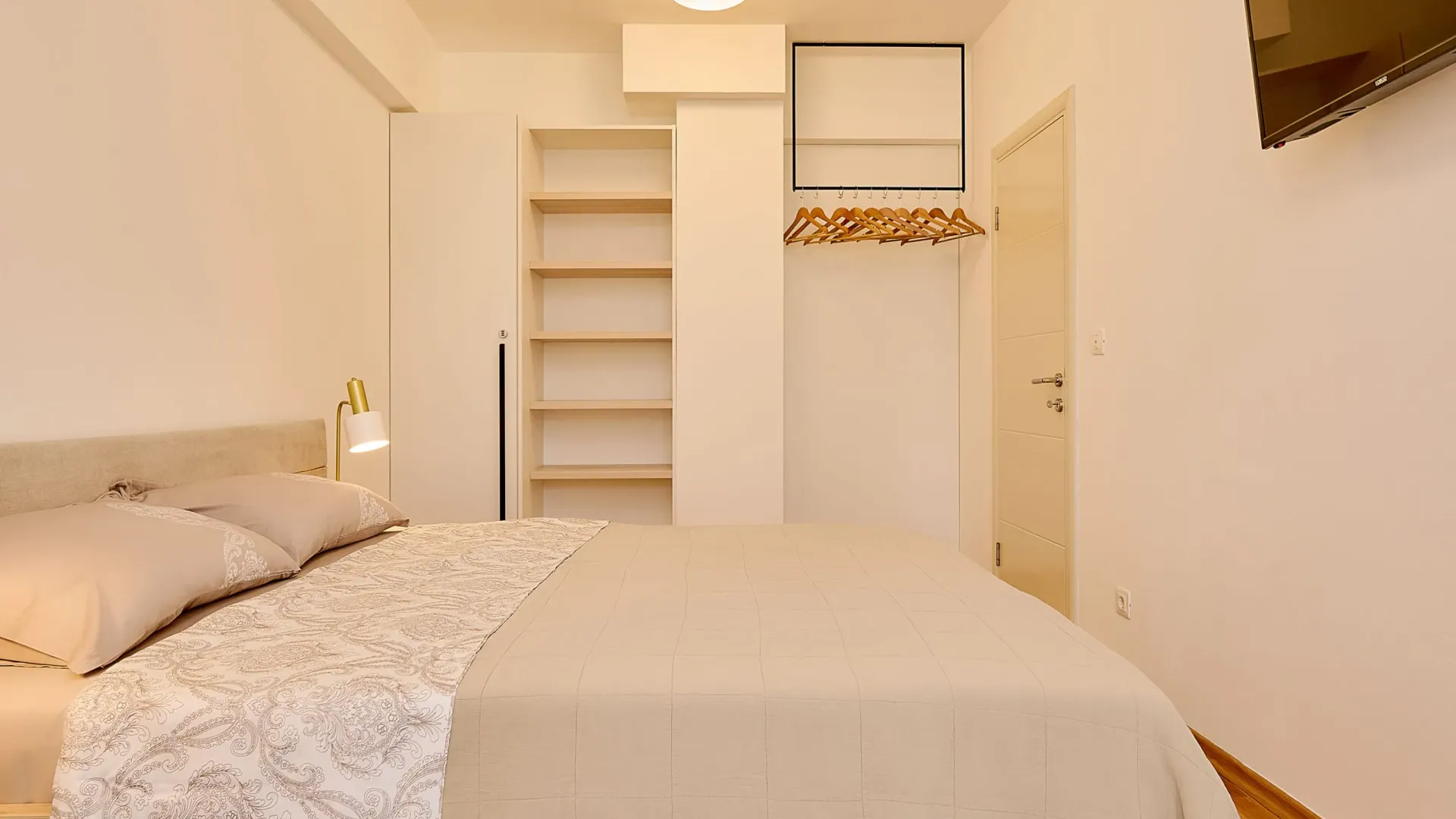 Rent, two bedroom apartment, 50m², Bečići, Budva