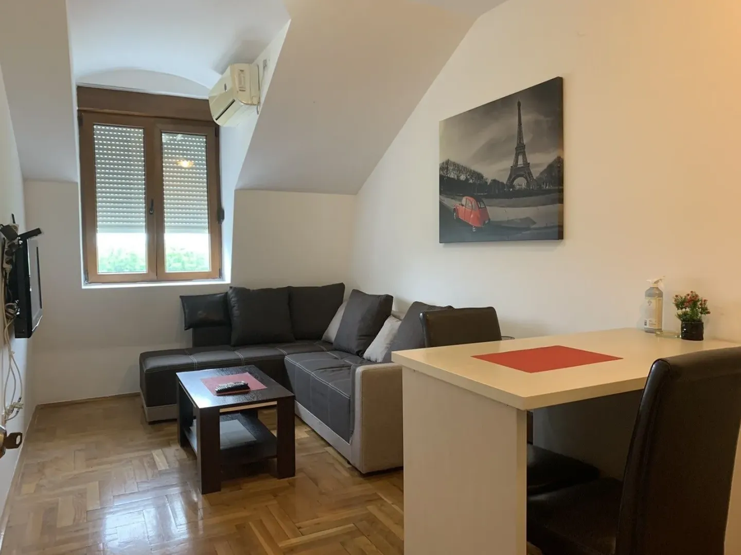 Living room with a corner sofa and a table.