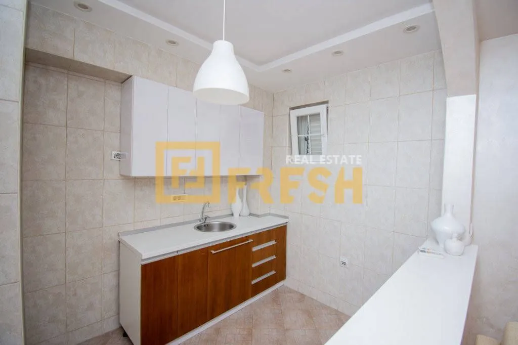 Rent, house, 320m², Gornja Gorica, Podgorica