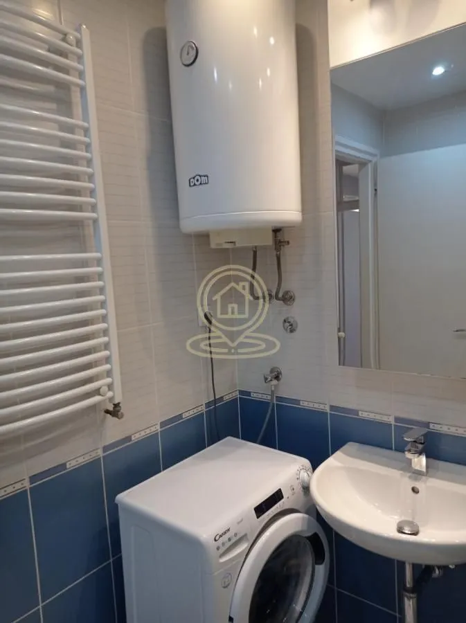 Izdavanje, trosoban stan, 82m², Centar, Novi Sad