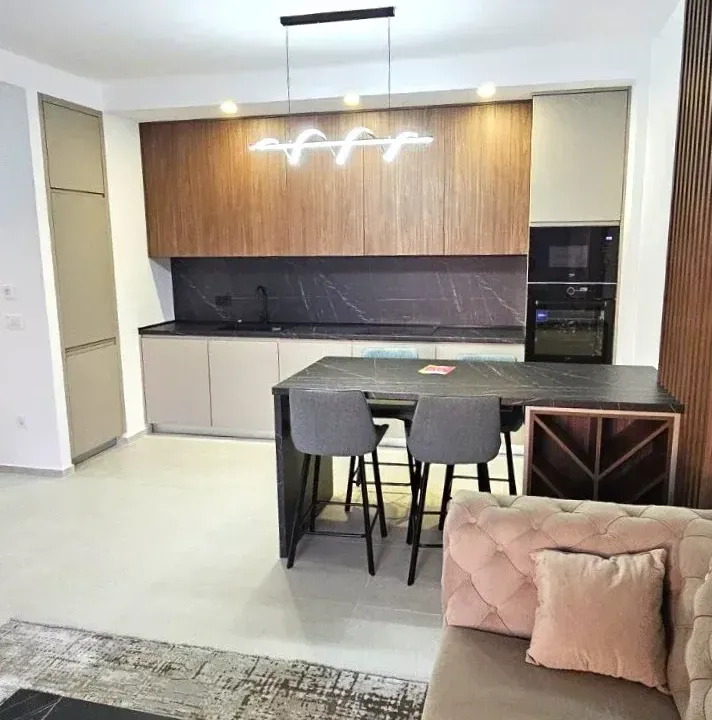 Izdavanje, stan, 70m², Tivat, Crna Gora