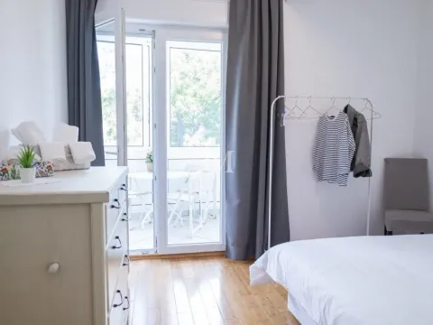 Izdavanje, dvosoban stan, 73m², Dobrota, Kotor - image 9