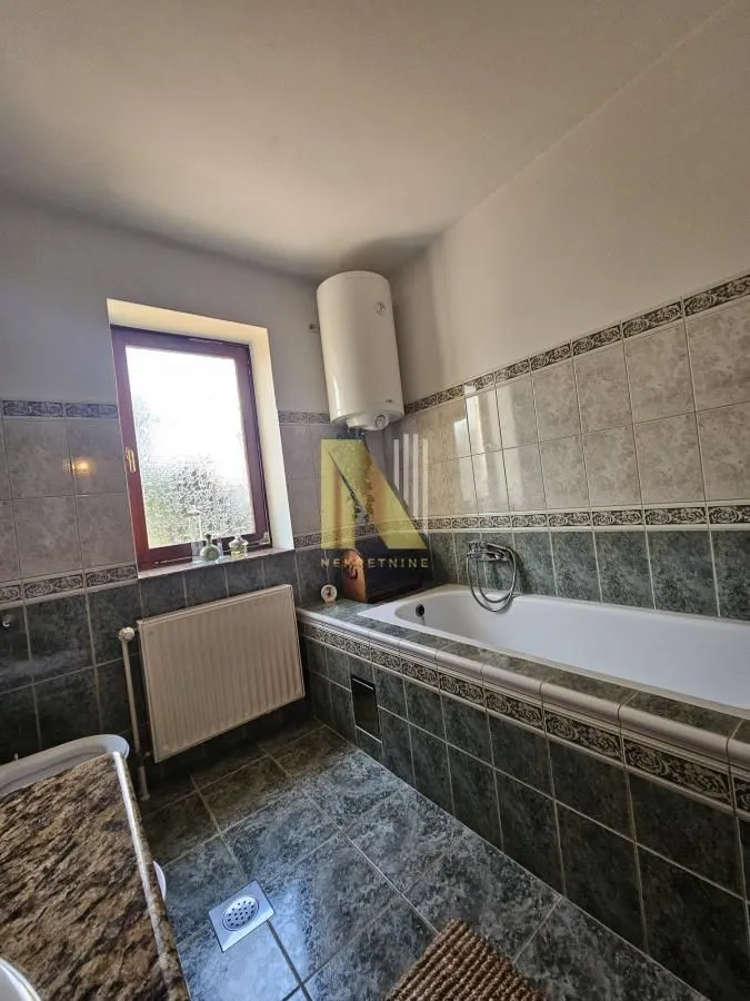 Prodaja, kuća, 331m², Veternik, Novi Sad Sve Podlokacije