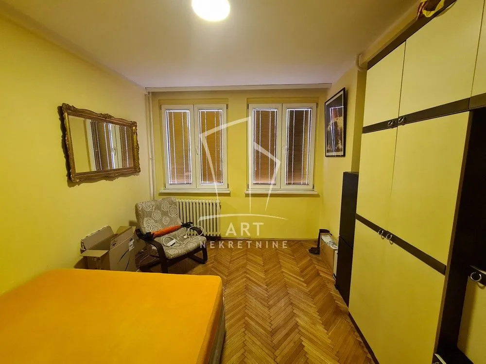 Izdavanje, trosoban stan, 72m², Vračar Sve Podlokacije, Beograd