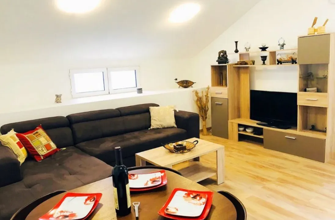 Izdavanje, jednosoban stan, 45m², Muo, Kotor