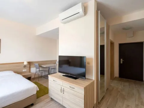 Sale, studio apartment, 27m², Bečići, Budva - image 7