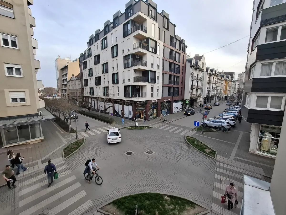 Izdavanje, trosoban stan, 122m², Centar, Novi Sad