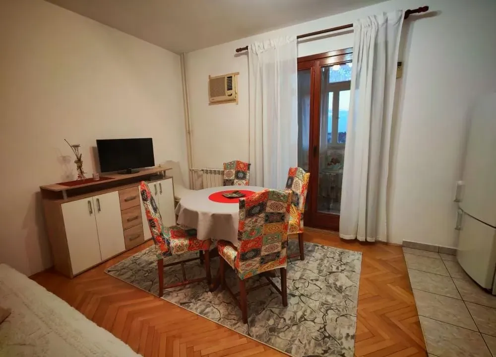 Rent, two bedroom apartment, 40m², Čukarica, Beograd