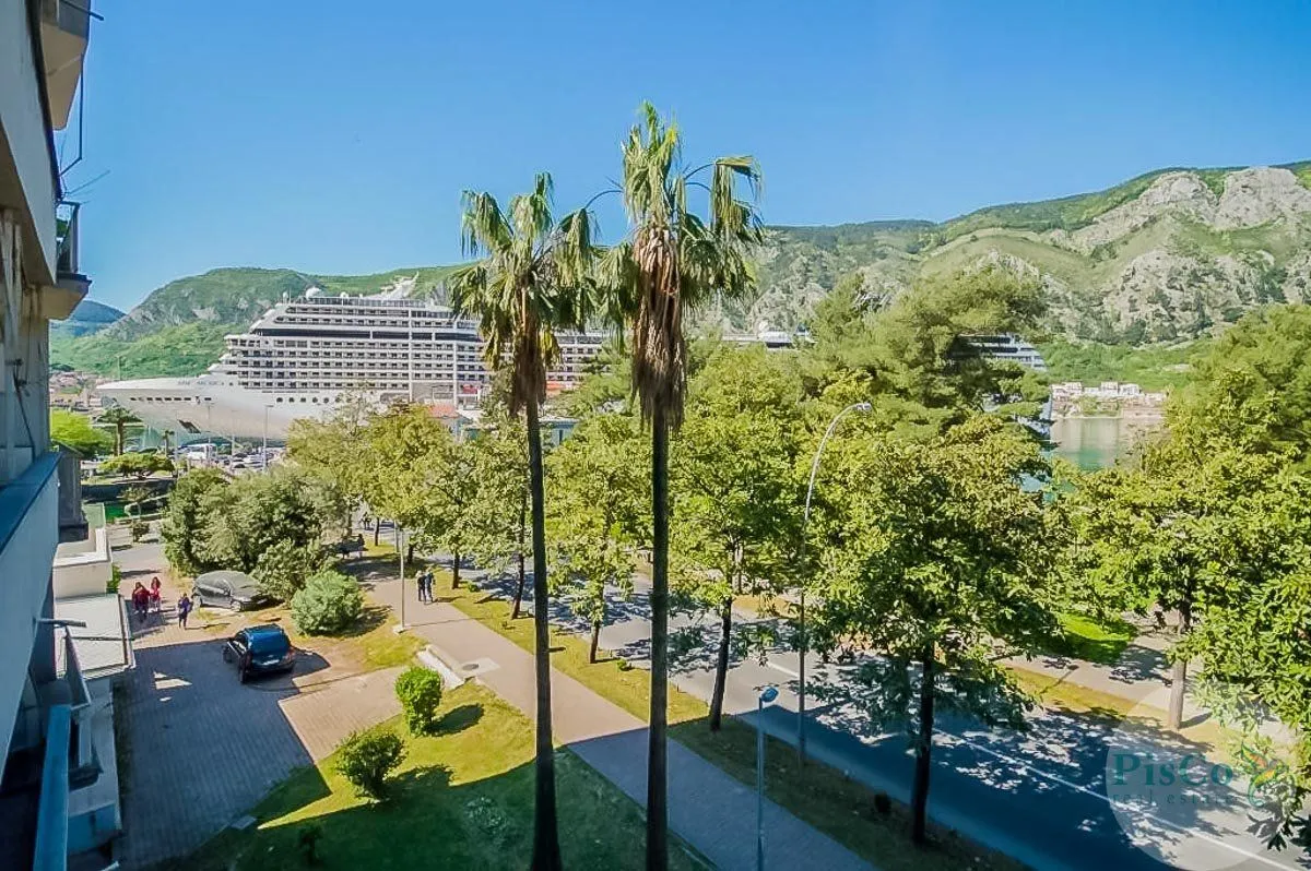 Rent, one bedroom apartment, 60m², Kotor, Crna Gora