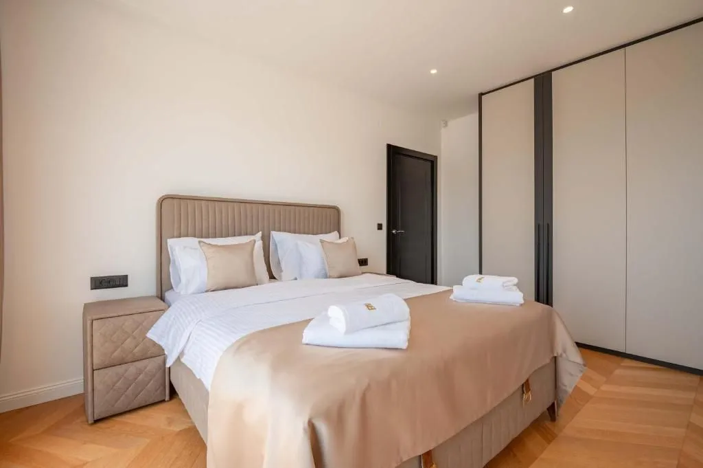 Rent, house, 318m², Reževići, Budva