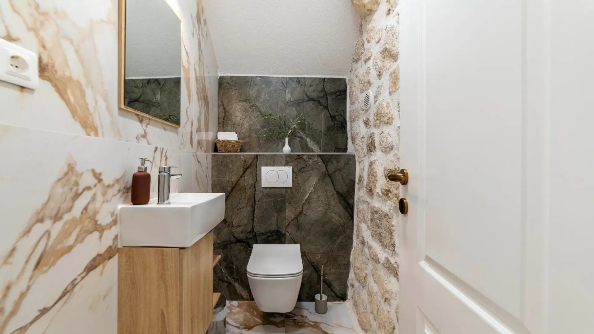 Rent, house, 150m², Orahovac, Kotor