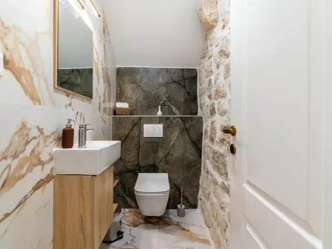 Izdavanje, kuća, 150m², Orahovac, Kotor - image 16