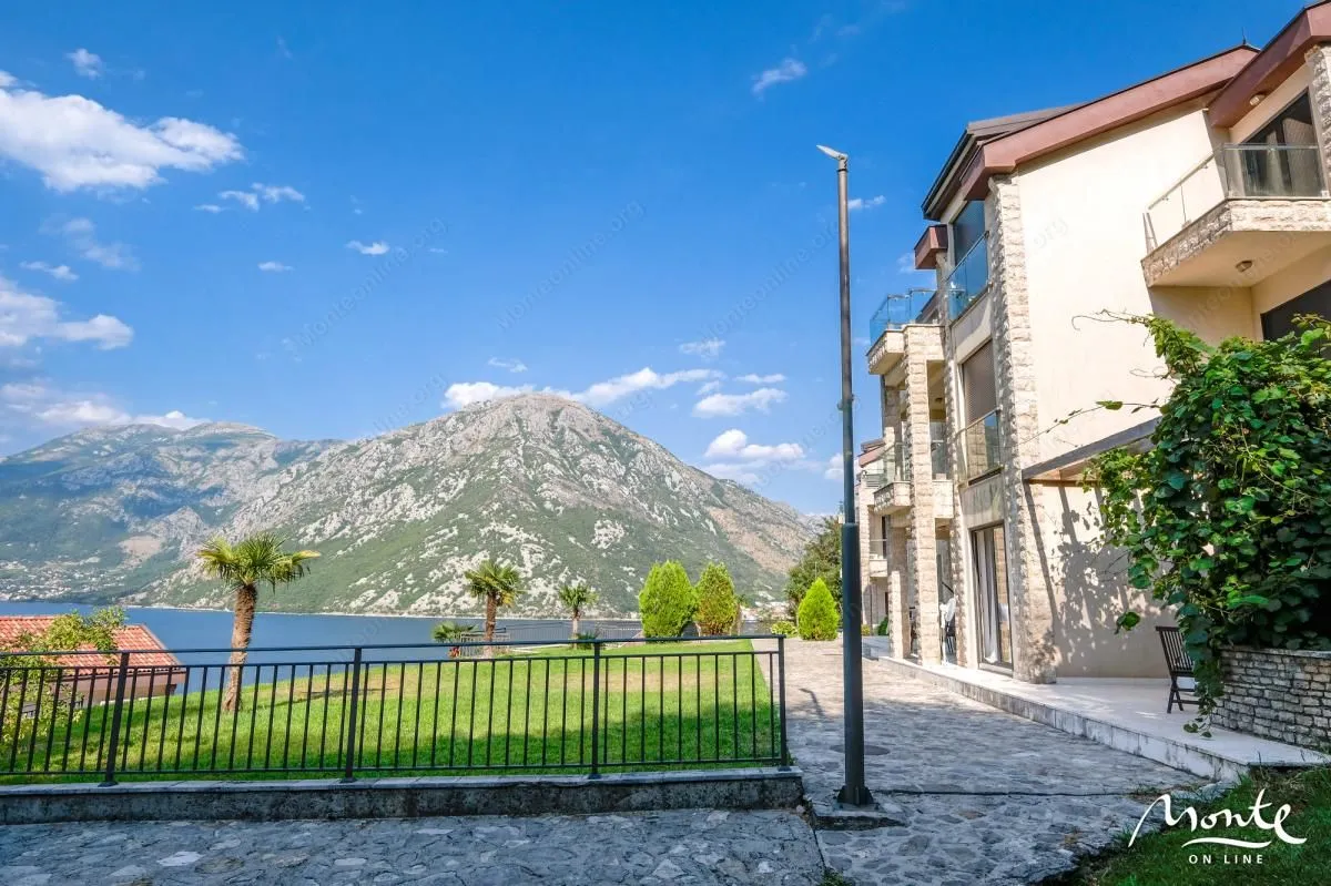 Prodaja, dvosoban stan, 68m², Kostanjica, Kotor