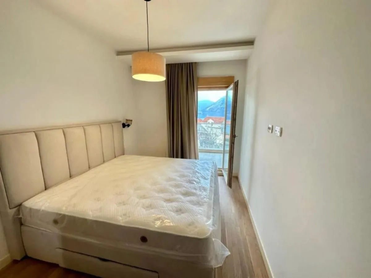 Rent, one bedroom apartment, 55m², Kotor, Crna Gora