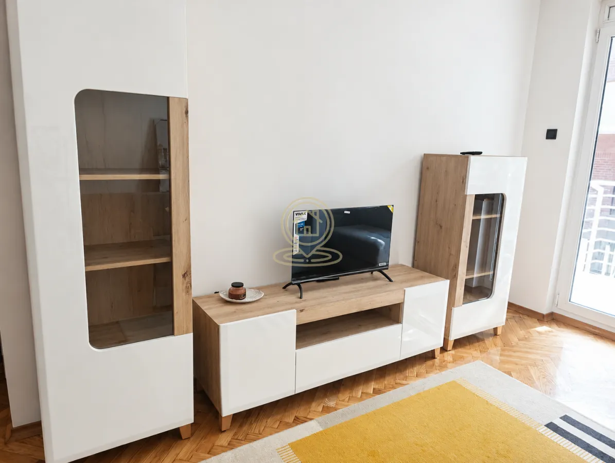 Izdavanje, dvosoban stan, 55m², Centar, Novi Sad