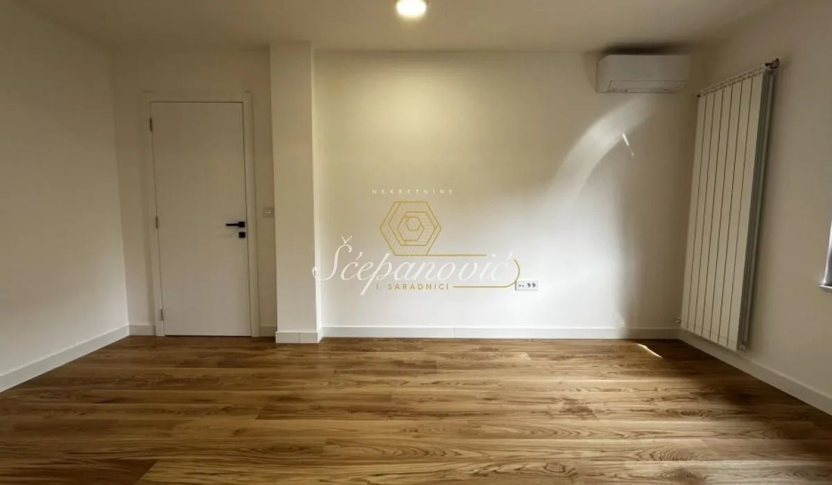 Prodaja, četvorosoban stan, 110m², Centar, Novi Sad