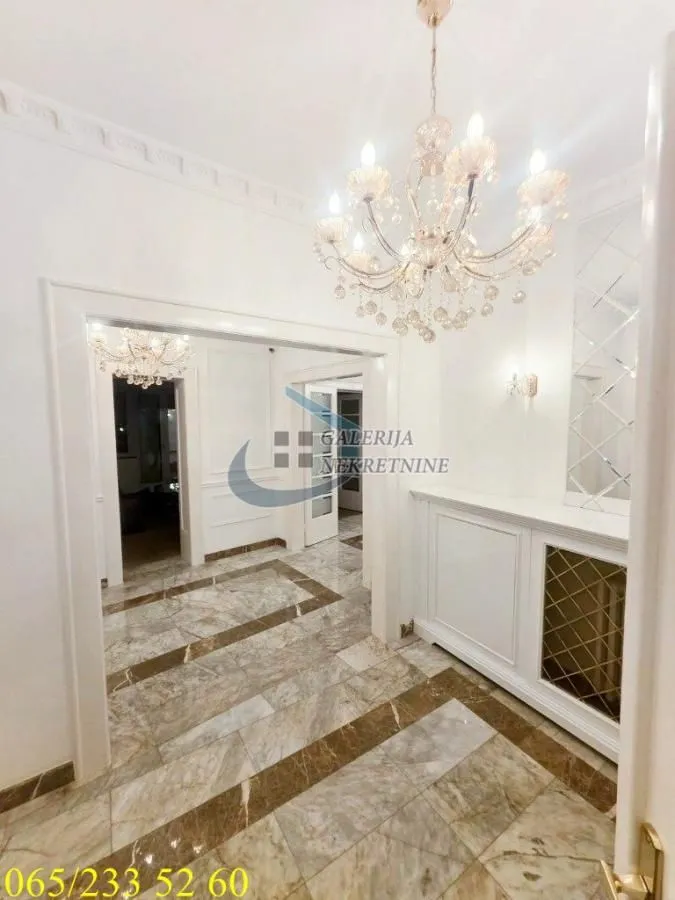 Izdavanje, poslovni prostor, 180m², Savski Venac, Beograd