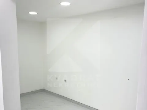 Izdavanje, poslovni prostor, 100m², Blok 9, Podgorica - image 6